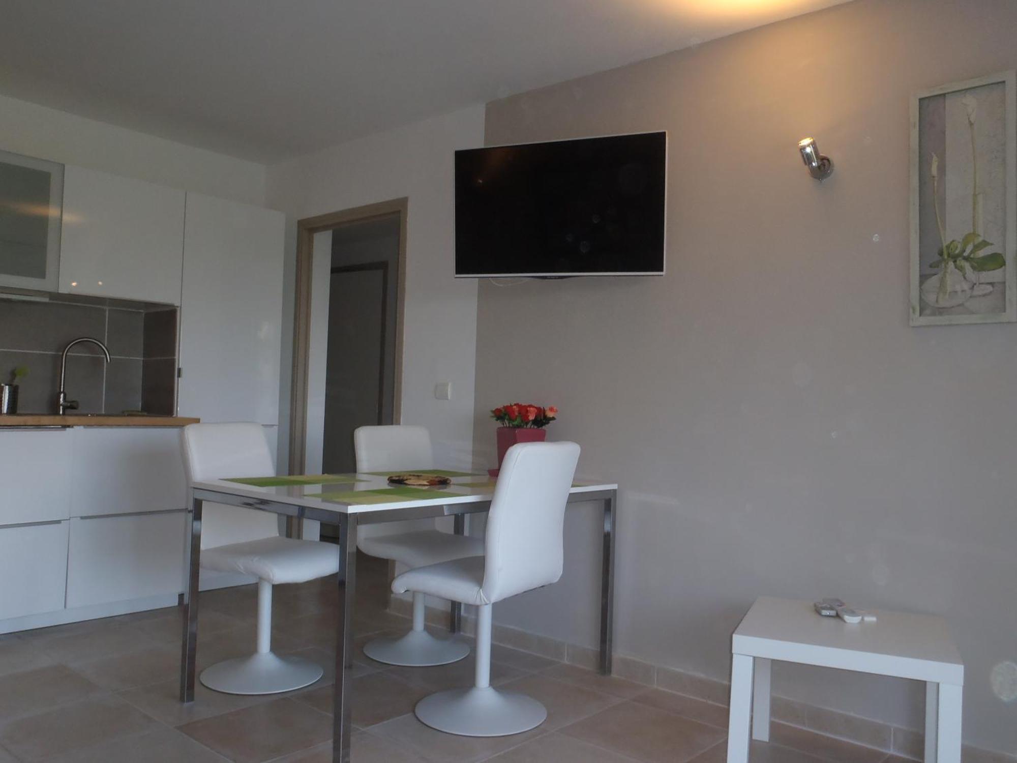 Les Chevrefeuilles Apartment Маноск Стая снимка